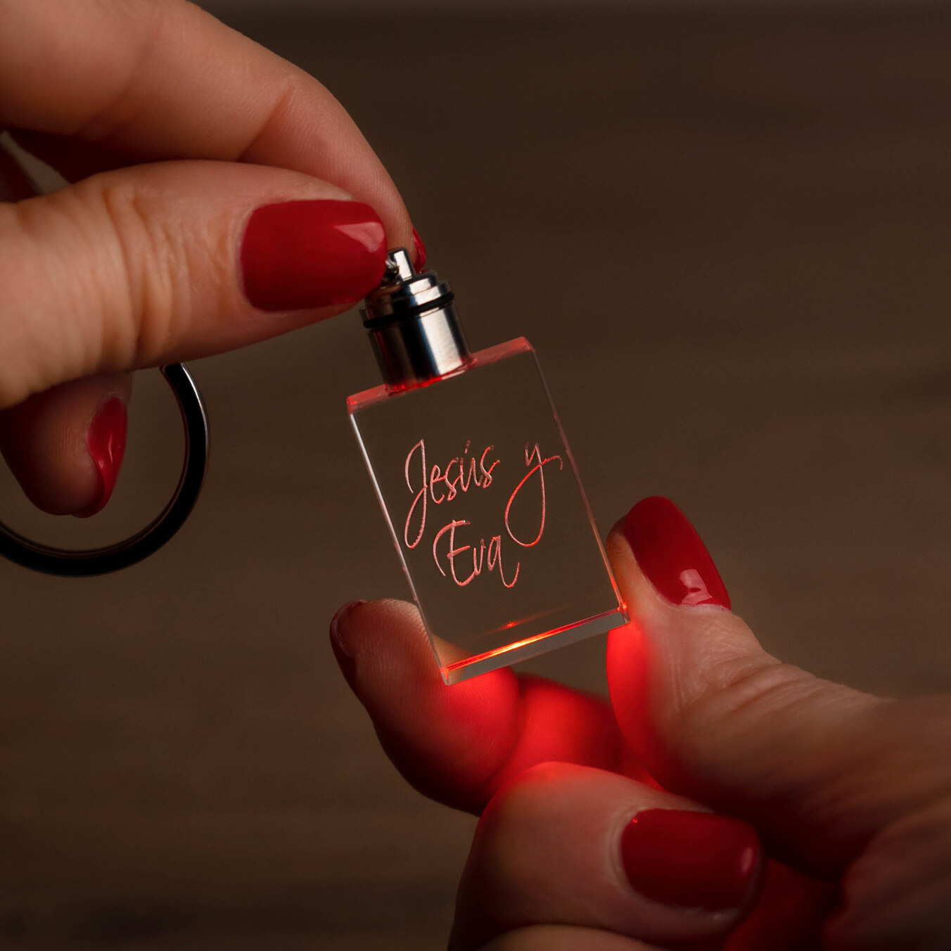 3D crystal keyring engraved with light