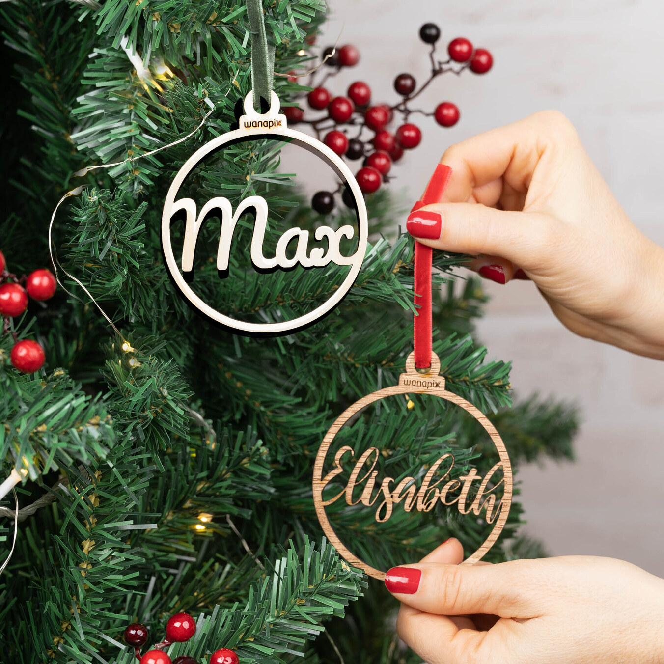 Enfeite de Natal em madeira de carvalho com nome personalizado