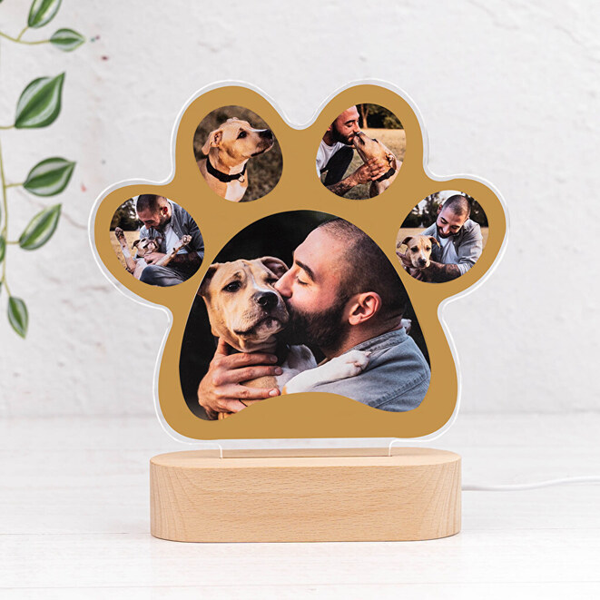 Gepersonaliseerde 3D lamp met houten voet in de vorm van een pootafdruk Gepersonaliseerde 3D lamp met houten voet in de vorm van een pootafdruk