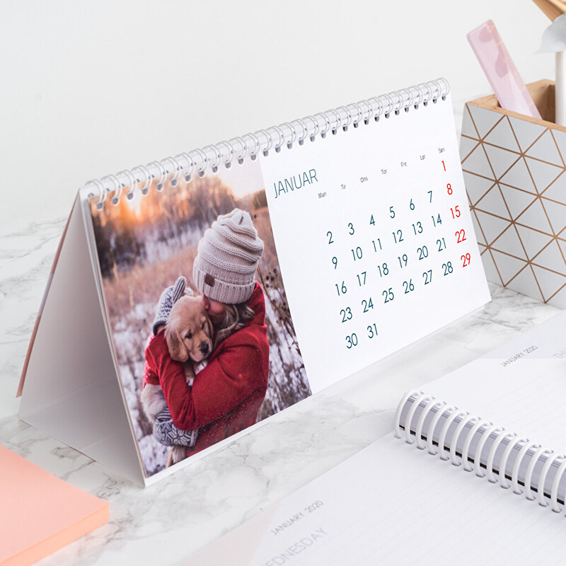 Personaliseret bordkalender med billede af en kvinde med sin hun Personaliseret bordkalender med billede af en kvinde med sin hun