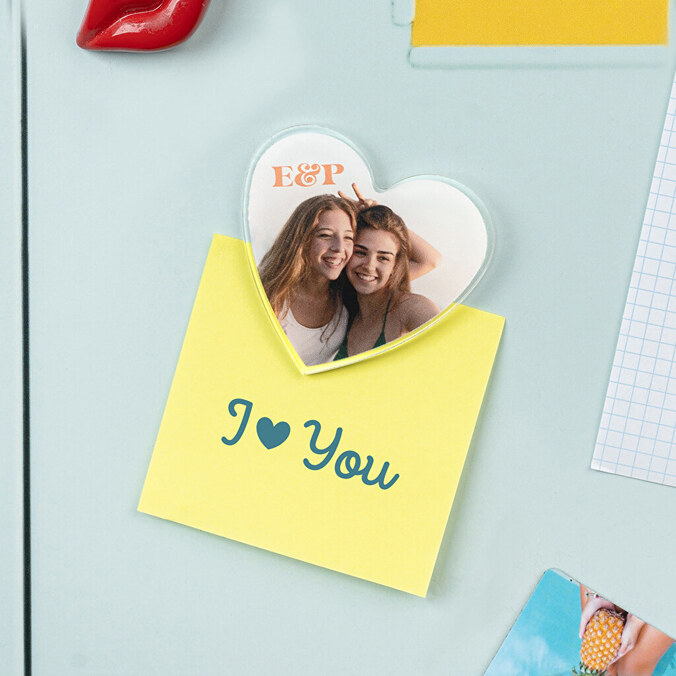 Imán de metacrilato personalizado con forma de corazón