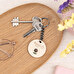 Porte-clés en bois personnalisé avec graines