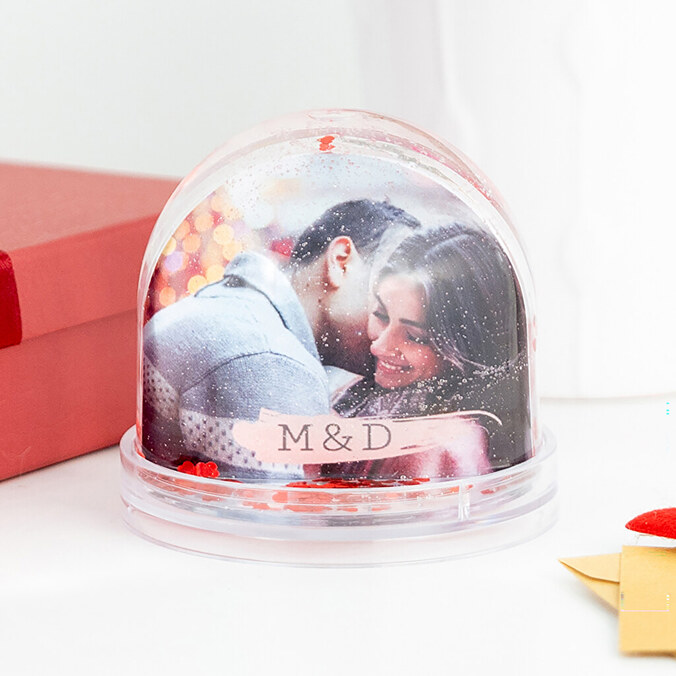 Personalised heart snowglobe