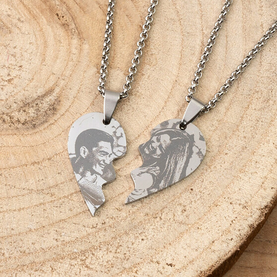 Medalha gravado personalizada com forma de coração partido para casais Medalha gravado personalizada com forma de coração partido para casais