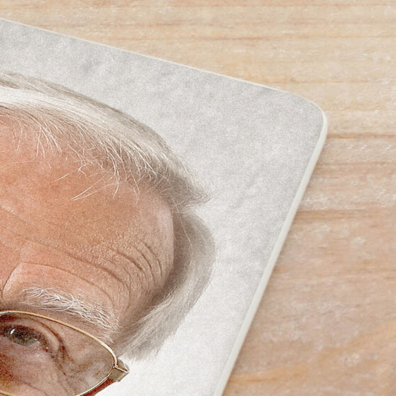  Dettaglio ampliato di una fotoceramica rettangolare con cornice