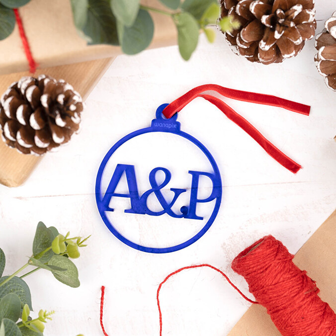 Weihnachtsschmuck aus Acrylglas mit personalisiertem Namen