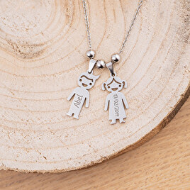 Tag necklace with engraved name with 2 kids