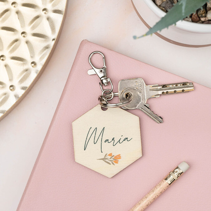 Llavero madera personalizado hexagonal