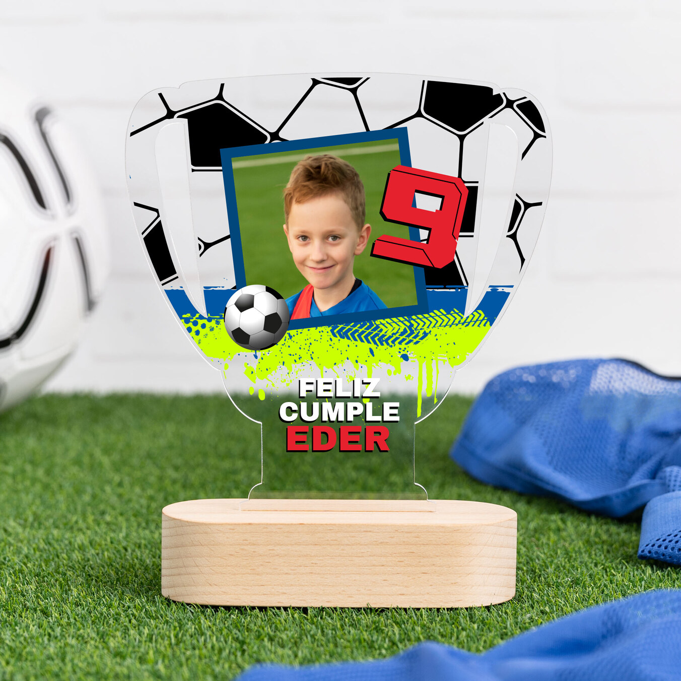 Trofeo de metacrilato copa personalizado con base madera