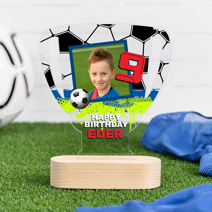 Gepersonaliseerde methacrylaat trofee beker met houten voet