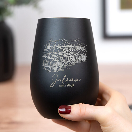Ljuslykta i glas med gravyr