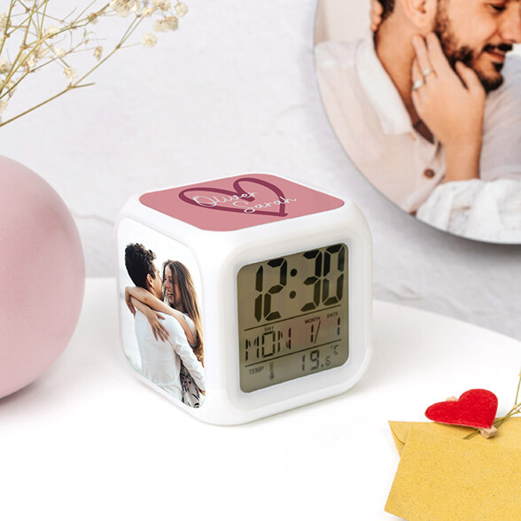 Relógio despertador digital cubo personalizado