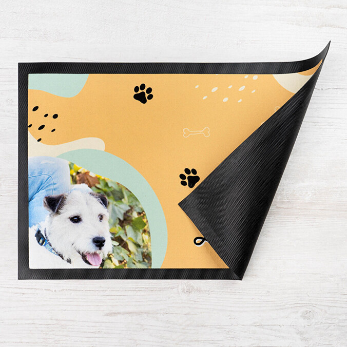 Personliga fodermattor för katter och hundar