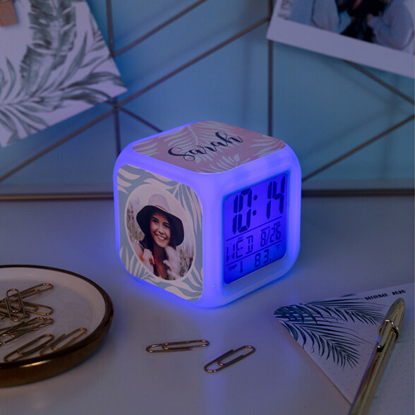 Personligt Cube digital vækkeur