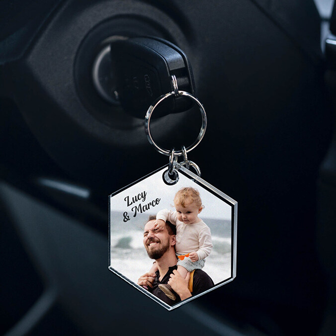 Personalised acrylic keyring with the shape of a hexagon