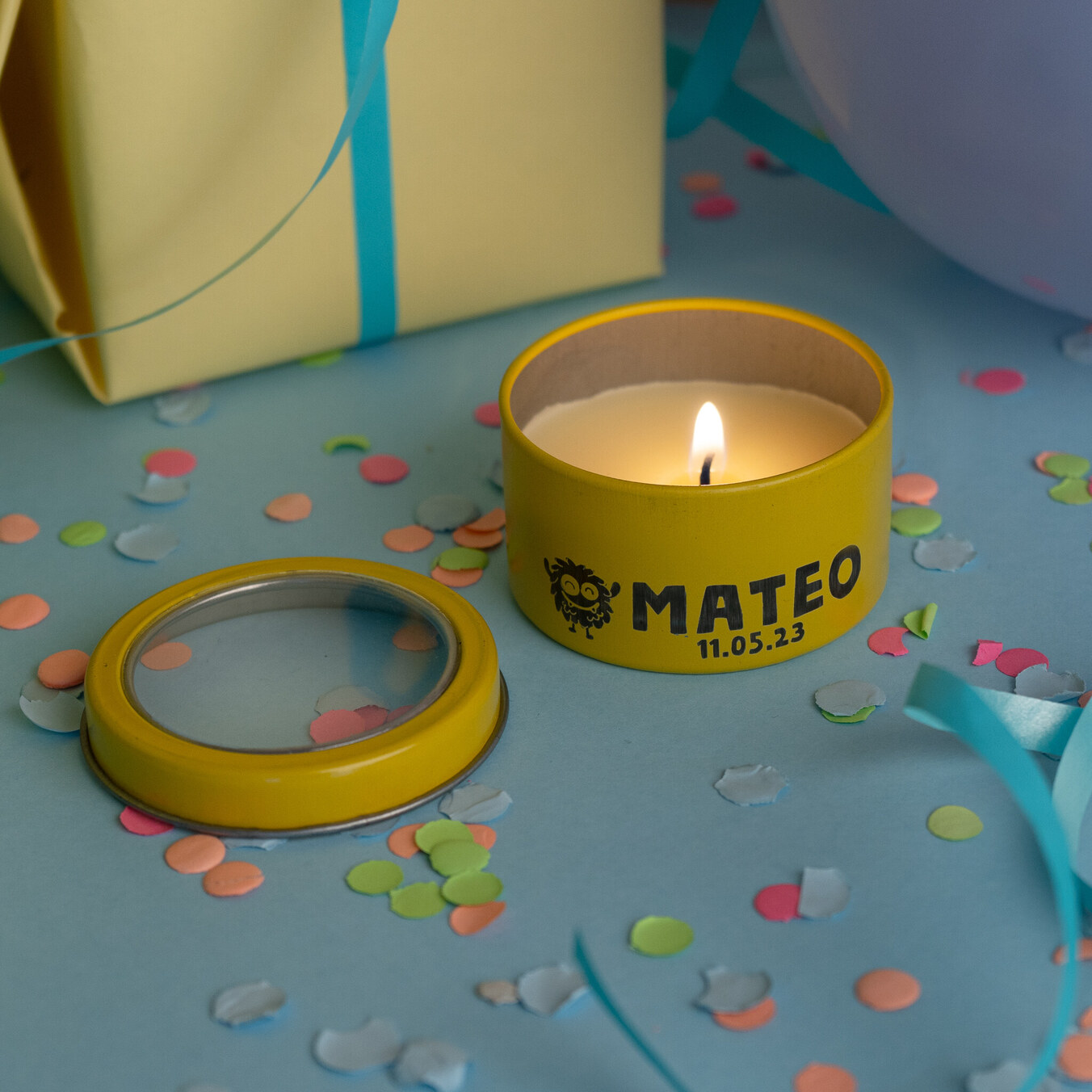 Candela profumata personalizzata con scatola di latta