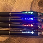 Wanapix Penna LED Personalizzata Con Nome - Luce Gialla - Inchiostro Blu - Pile Incluse - Idea Regalo Originale